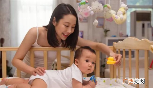 为什么有的小宝宝不会爬直接走