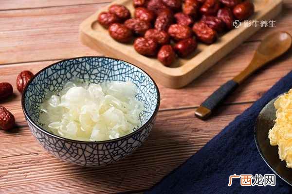 银耳汤的功效与禁忌