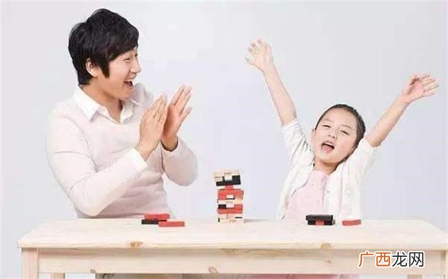 应该如何对孩子进行夸奖