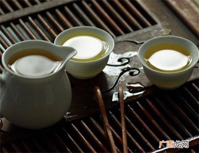 常喝茶的人与常喝白开水的人哪个好