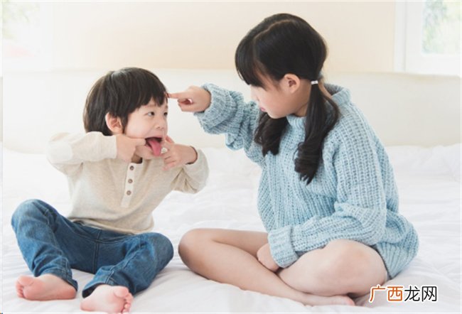 孩子总跟朋友攀比怎么教育 如何教育孩子不虚荣攀比