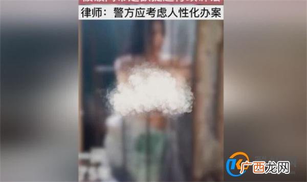 女总监衣不蔽体被警方破门带走 为何女总监衣不蔽体
