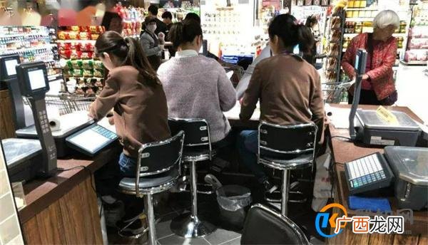 胖东来退休员工获6箱春节福利 为何要关注退休员工福利