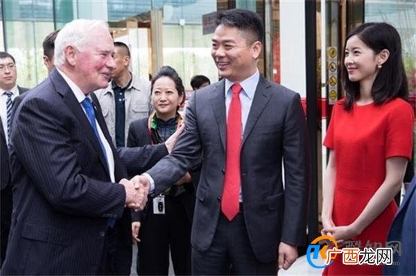 刘强东老家光明村就业率100% 如何用电商改变家乡