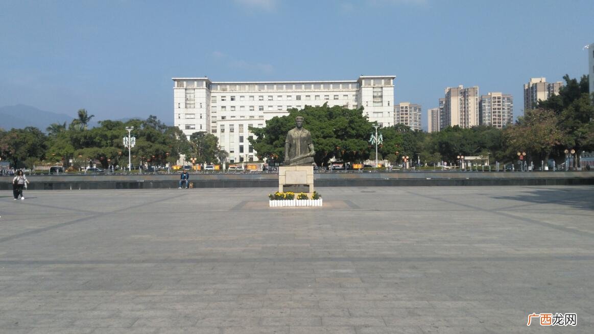 广场是什么样的场所?广场的作用是什么?