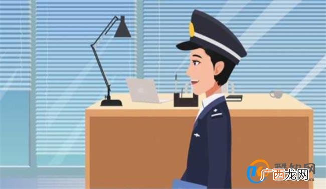 年轻女子裸体现身商场 警方介入公共场合裸体也违法