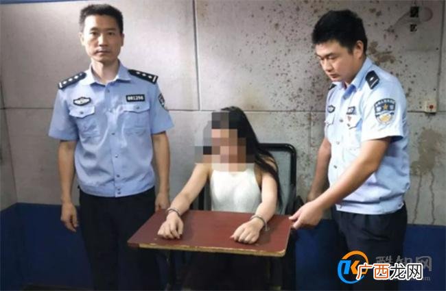 年轻女子裸体现身商场 警方介入公共场合裸体也违法
