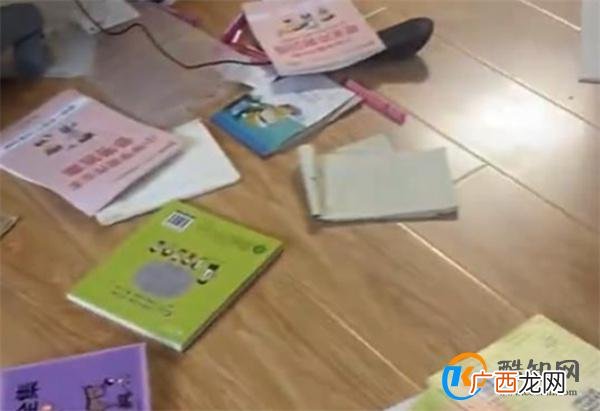 女子辅导儿子作业情绪崩溃踹断脚趾 控制情绪的方式
