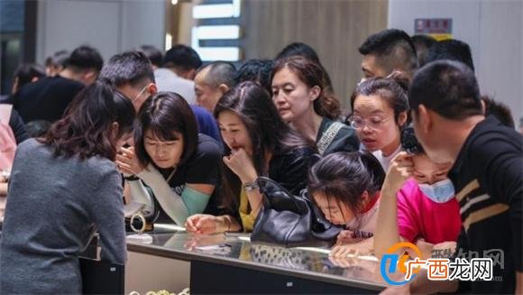 黄金现在该买还是卖 黄金涨跌的原因