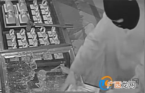 男子偷333万黄金为何用袜子埋地下 专案组联合破案