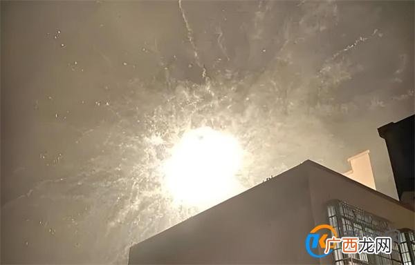 广州天空数次闪现巨大火光 雷暴极端天气避险方法