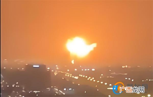 广州天空数次闪现巨大火光 雷暴极端天气避险方法
