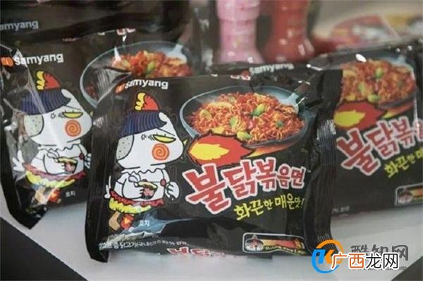 美国网红连吃6个月火鸡面后尿血 被检查出肾结石