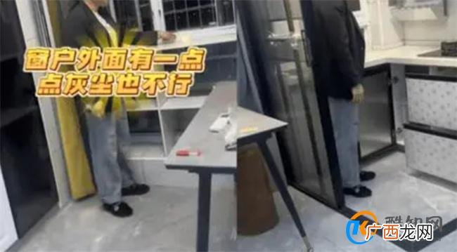租客称房东隔窗验灰扣费240元 被恶意扣费后维权的方法