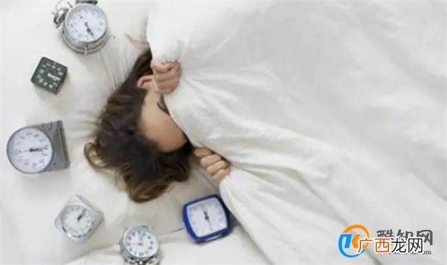 每天只需睡2小时说法不靠谱 正确的睡眠时间科普